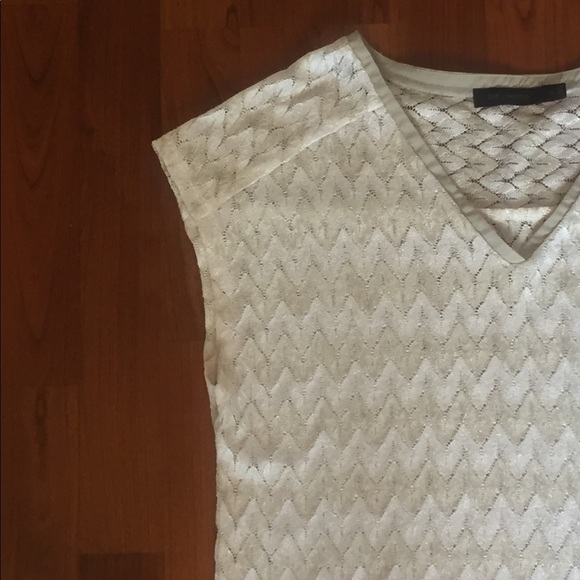 The Limited V-Neck Top - Picture 2 of 6